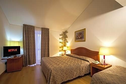 Intra Hotel, Забронировать Отель Отели Пьемонта 3 звезды, 3*