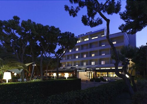 Hotel Cristallo, Забронировать Отель Отели Джулианова с бассейном, Бассейн