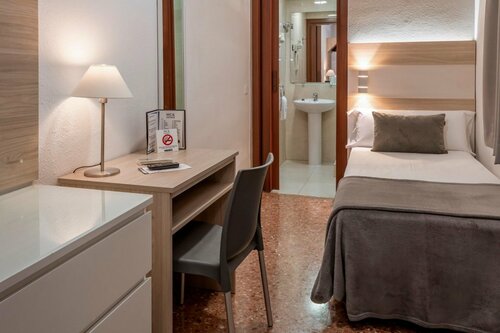 Hotel Catalunya Express, Забронировать Отель Отели Таррагоны с завтраком, рядом с Workers' Commissions, Завтраки