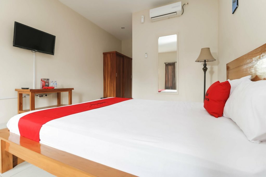 RedDoorz Syariah Plus near Trans Studio Cibubur