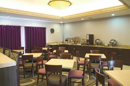 La Quinta Inn & Suites Ciudad Juárez, Varaa Hotelli Hotellit Chihuahua uima-altaalla, Uima-allas