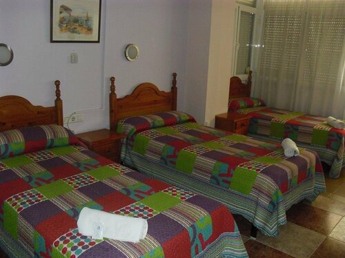 Hostal Virgen del Rocío II, Забронировать Хостел Хостелы Торремолинос, рядом с Культурный центр им. Пабло Руиса Пикассо, Хостел
