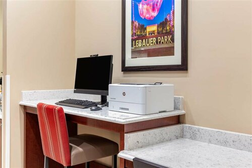 Comfort Suites Greensboro-High Point, Забронировать Отель Гринсборо Северная Каролина