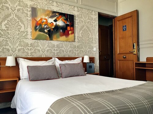Hotel Dauphin, Забронировать Отель Пюто Дефанс