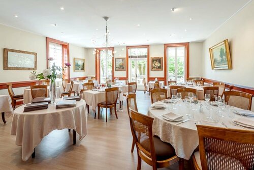 Hôtel Restaurant Emile Job, Book Hotel Hoteller i Rhône-Alps med parkering, Parkering