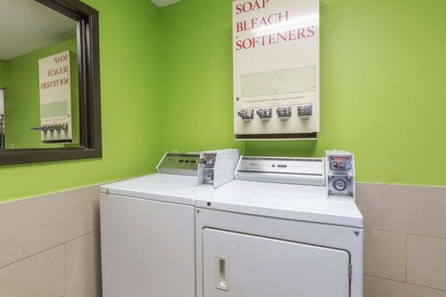 Super 8 League City/Kemah Area, Book Hotel Hoteller i Houston med parkering, Parkering