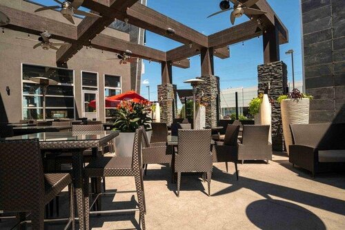 Sandman Hotel & Suites Winnipeg Airport, Забронировать Отель Отели Виннипега 3 звезды, 3*