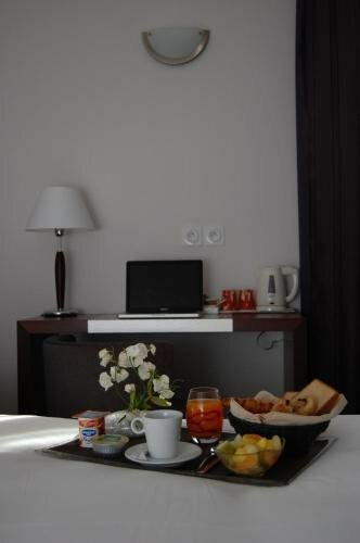 Plessis Parc Hôtel, Забронировать Отель Ле-Плесси-Робинсон Аньер-сюр-Сен