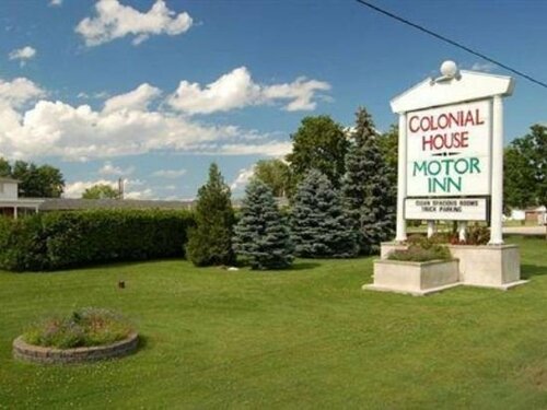 Colonial House Motor Inn, Забронировать Мини-отель Перт Haliburton Highlands to the Ottawa Valley