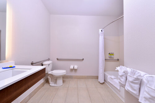 Holiday Inn Express Hotel & Suites Arcata/Eureka-Airport Area by IHG, Забронировать Отель Мак-Кинливилл Humboldt County