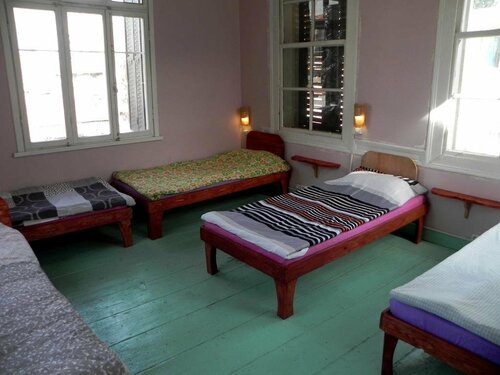 Lotus Garden Hostel Izmir, Забронировать Хостел Отели Измира с парковкой, Парковка