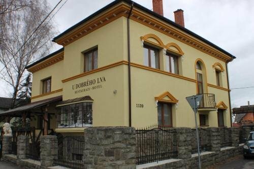 Hotel U Dobrého Lva, Забронировать Отель Френштат-под-Радгоштем Beskids