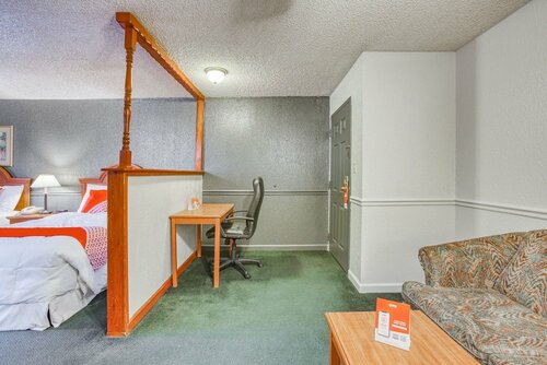Oyo Townhouse Tulsa Woodland Hills