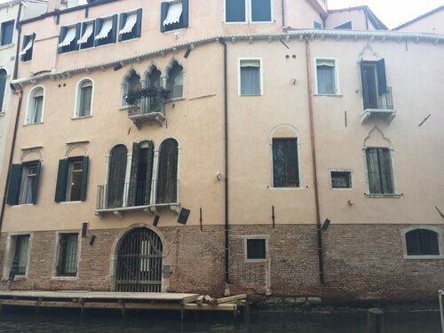 Hotel Caneva, Забронировать Отель Недорогие отели Венеции, рядом с Вокзал Accademia, недорого