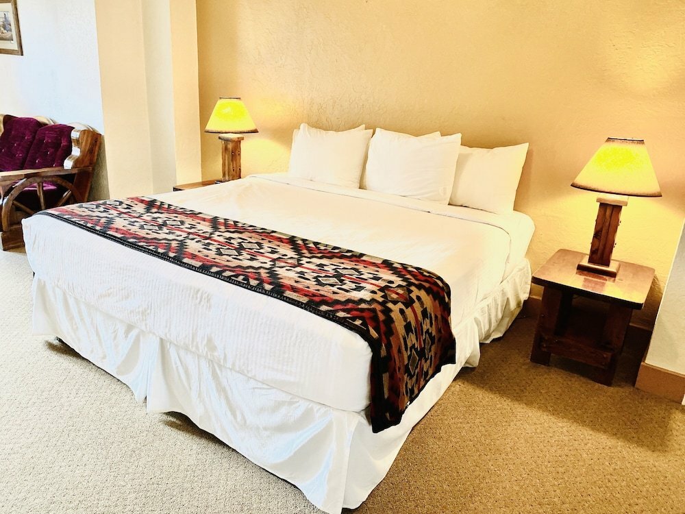 Historic El Rancho Hotel