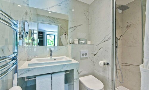 Hôtel La Villa Port dAntibes & Spa, Забронировать Курортный отель Антиб Приморские Альпы, рядом с Plage de Ponteil