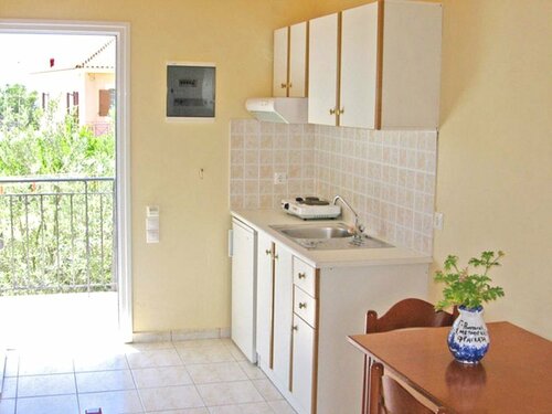 Pythos Studios & Apartments