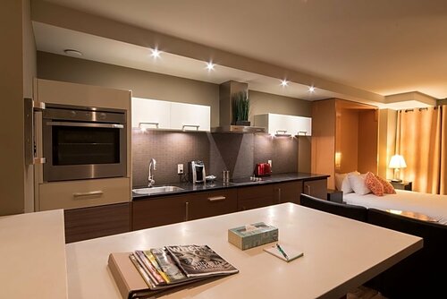 NUVO Hotel Suites, Забронировать Отель Отели Калгари с завтраком, рядом с Calgary Buddhist Temple, Завтраки