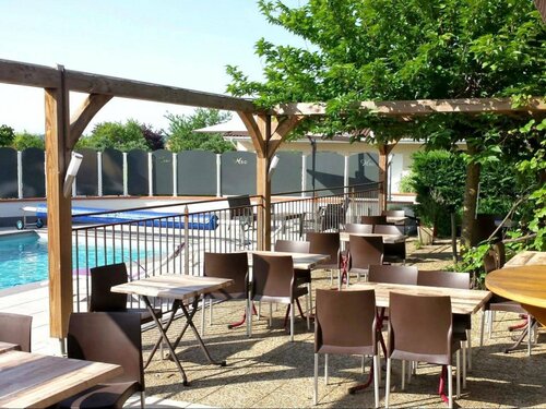 Logis Cruzel, Book Hotel Hoteller i Rhône-Alps med parkering, Parkering
