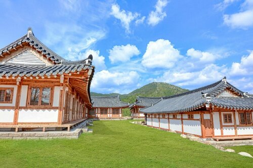 Gyeongju Hanokhotel Chunchugwan, Забронировать Гостевой дом Кёнджу провинция Кёнсан-Пукто
