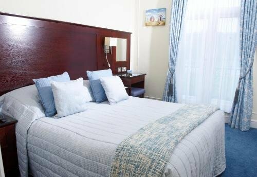 Phyllis Court Members Club, Забронировать Гостевой дом Отели Котсуолда с парковкой, Парковка
