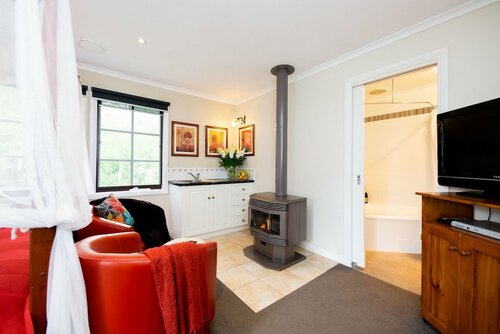 Holly Lodge, Book Bed and Breakfast Kalorama Dandenong Ranges