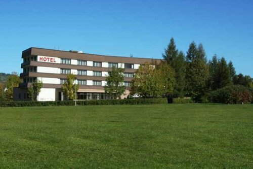 Hotel Helios 300m od Krupówek nowy BASEN od 12 lipca, Забронировать Отель Закопане Высокие Татры