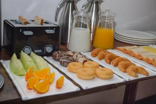 Hotel Boutique Holitel, Забронировать Отель Отели Сантьяго с завтраком, рядом с El Golf Subway Station, Завтраки