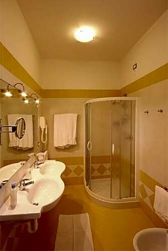 Hotel Riviera, Забронировать Отель Отели Каорле 3 звезды, рядом с Собор Каорле, 3*