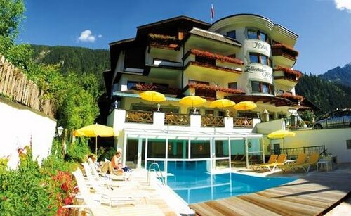 Alpine Hideaway ZILLERTALERHOF - 4 Sterne Superior, Забронировать Отель Отели Майрхофен 4 звезды, 4*