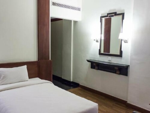 Gokulam Park, Varaa Hotelli Hotellit New Delhi uima-altaalla, Uima-allas