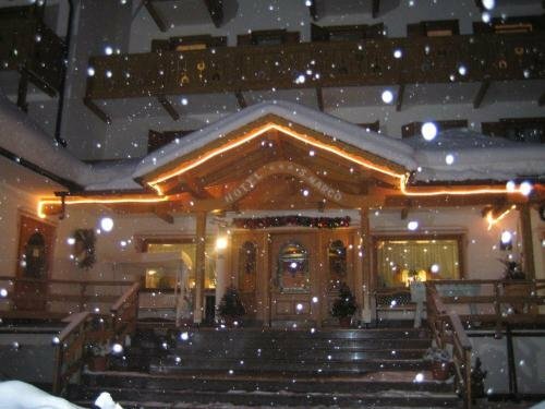 Hotel San Marco, Забронировать Отель Отели Долины Валь-ди-Фасса с парковкой, Парковка