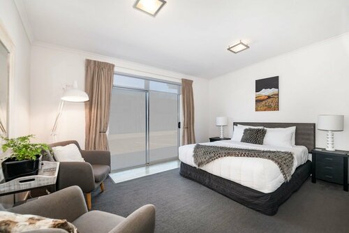 Two Tree Motel & Lodge, Забронировать Мотель Отели South Island с парковкой, Парковка