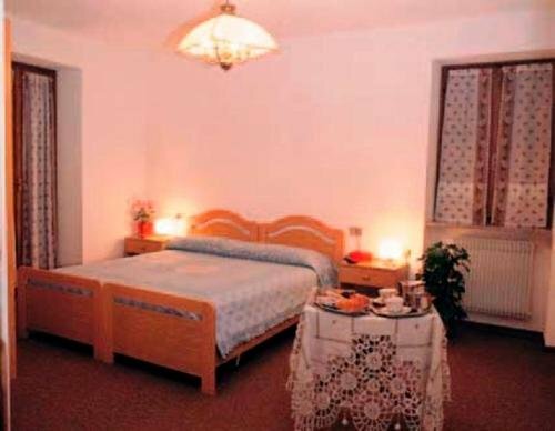 Albergo Moleta, Забронировать Отель Спьяццо Val Rendena