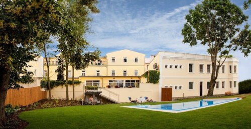 Hotel Reza, Забронировать Отель Франтишковы-Лазне Рудные горы, рядом с Городской музей Франтишкови-Лазне