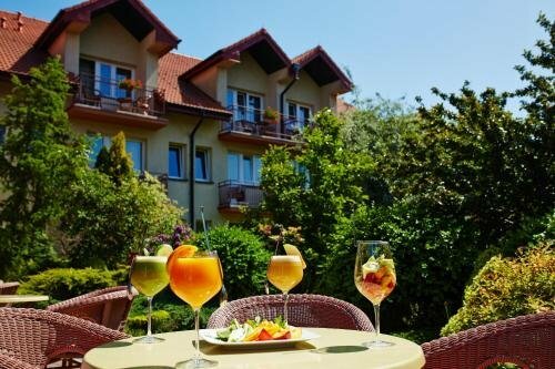 Kormoran Wellness Medical Spa, Забронировать Курортный отель Отели Устка с бассейном, Бассейн