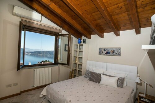 Lake Maggiore View Apartment, Забронировать Апартаменты/квартира Отели Пьемонта с бассейном, Бассейн