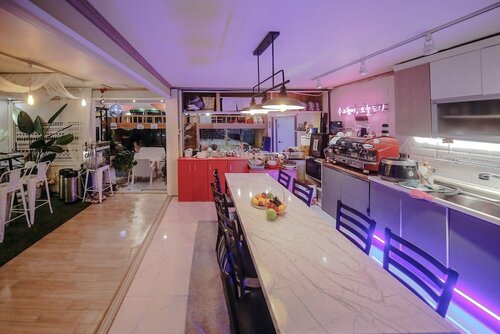 Across the Street Guesthouse - Hostel, Reserva ahora Albergue Suncheon Jeolla del Sur