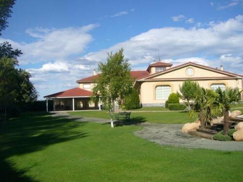 Hotel Restaurante La Alhama, Забронировать Отель Медина де Помар 