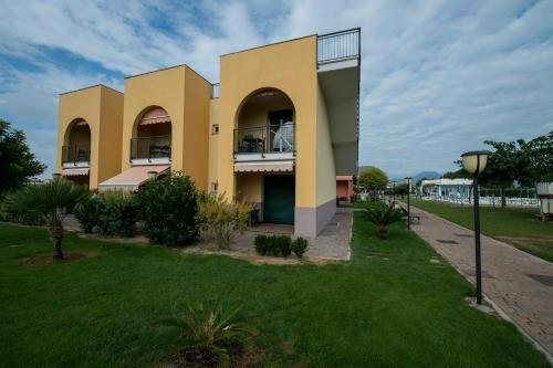 Residence Borgomare, Забронировать Отель Альбенга Ривьера-делле-Пальме
