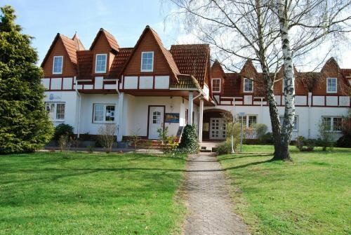 Ferienwohnungen - 2 Zierenberg, Забронировать Отель Отели земли Гессена с парковкой, Парковка