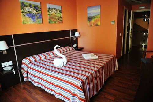 Hotel Monterrey Costa, Забронировать Отель Чипиона Коста-де-ла-Лус, рядом с Playa Micaela