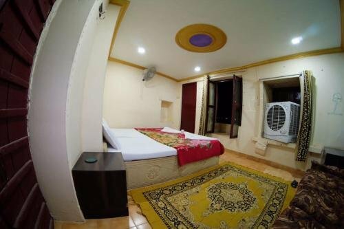 Desert Haveli Guest House, Забронировать Отель «постель и завтрак» Отели Джайсалмер 3 звезды, 3*