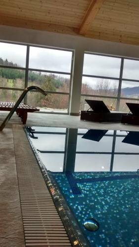 Montebello Bussines & SPA, Забронировать Курортный отель Отели Устронь с бассейном, рядом с Mała Palenica Ski Lift, Бассейн