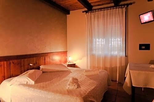 Hotel Monvej, Забронировать Отель Отели Манта с парковкой, Парковка