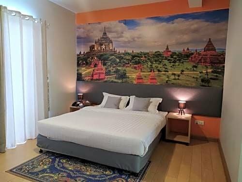 WH Hotel & Service Apartment, Забронировать Отель Отели Танхльин с парковкой, Парковка