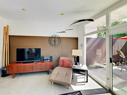 3BR 2BA Jack LaLanne House by RedAwning, Забронировать Отель Палм-Спрингс Coachella Valley