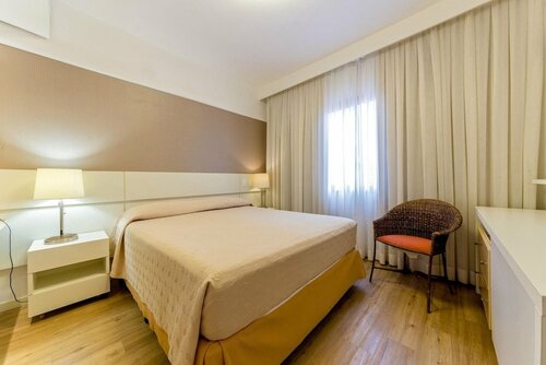 Estúdios Modernos em Resort pé na areia - Jurerê Beach Village JBVJR, Забронировать Курортный отель Отели Флорианополиса с парковкой, Парковка