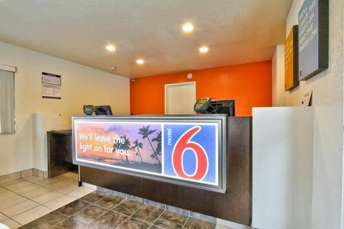 Motel 6-Monterey, CA, Забронировать Мотель Отели Монтерей с бассейном, рядом с Норт-Фримонт-Стрит, Бассейн