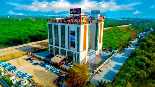 Hotel LA New Delhi, Забронировать Отель Отели Нью-Дели с бассейном, Бассейн